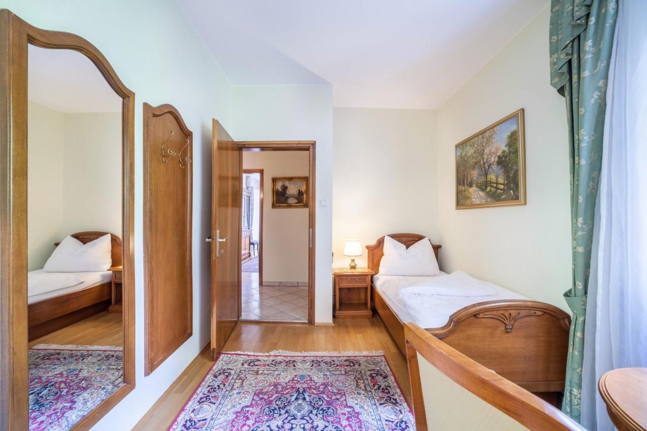 Villa Coris Ferienwohnung Magnolia Meran Buitenkant foto